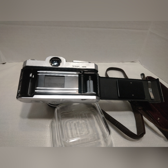 Nikon ,NIKKORMAT VINTAGE CAMERA - Picture 3 of 10